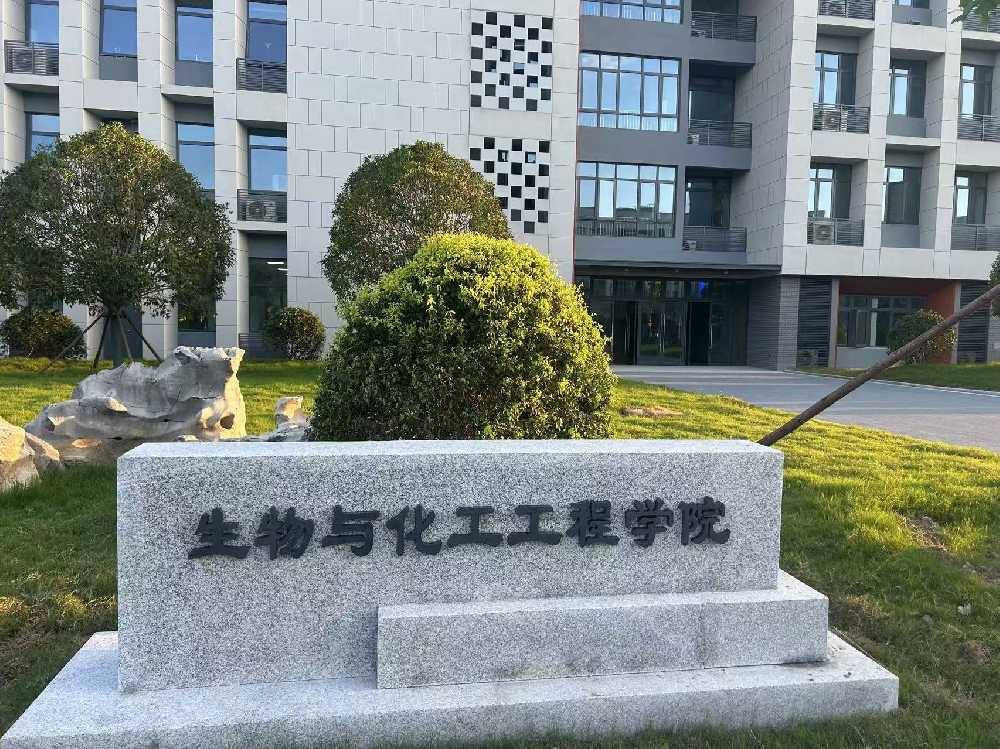 襄阳市扬州职业大学体育场高杆灯项目
