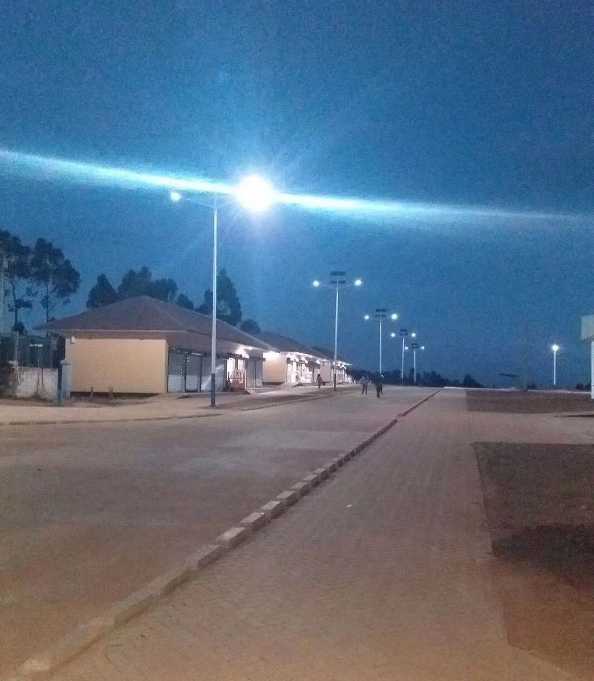 襄阳市非洲科特迪瓦太阳能路灯工程